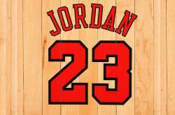 表现优异首场状态出色，雄鹿观众沸腾！，德罗巴重返赛场上演精彩一战(私心嚯一口焦糖拿铁)